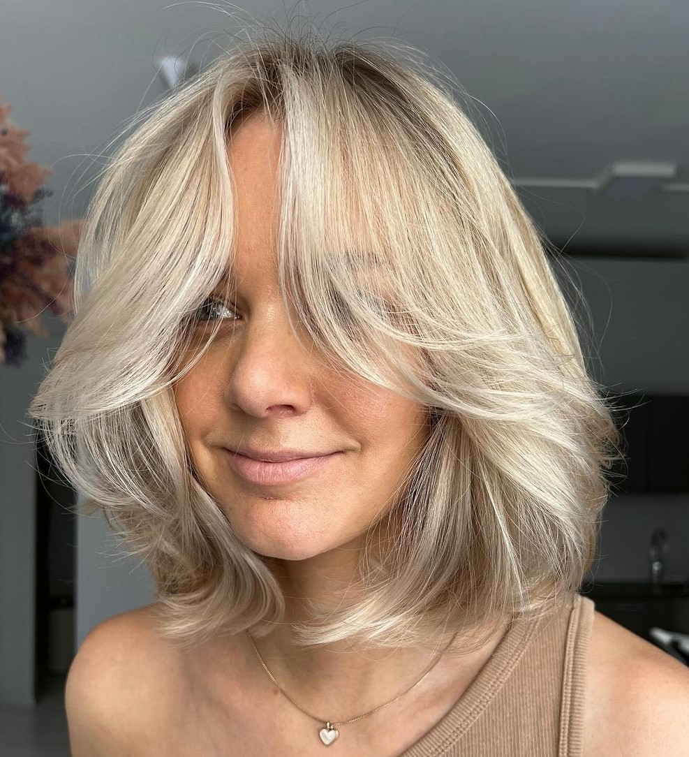 Dynamic Beige Blonde Lob