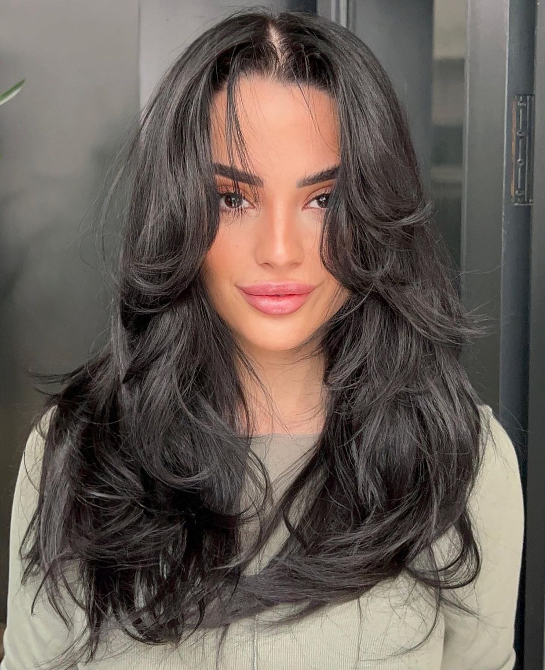 Blowout Layered Hairstyle with Thin Curtain Bangs