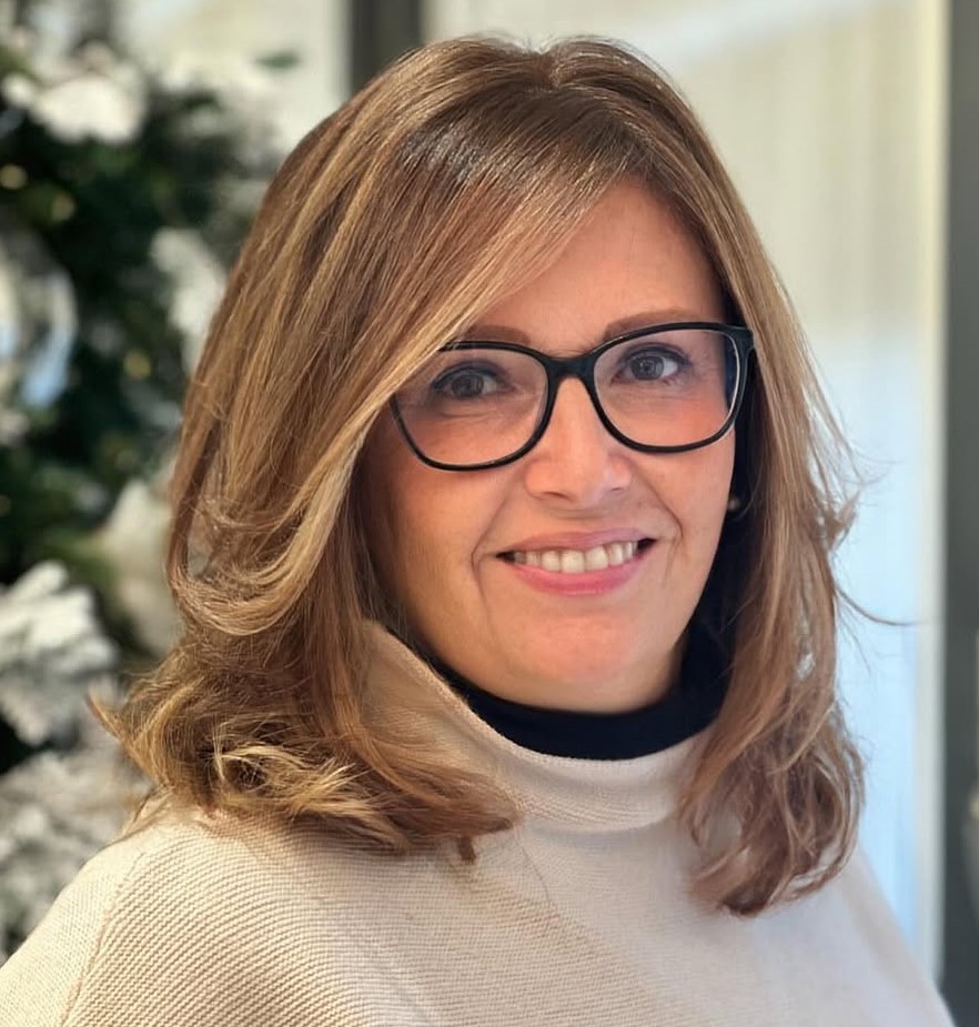 Low-Maintenance Textured Cut for Senior Women