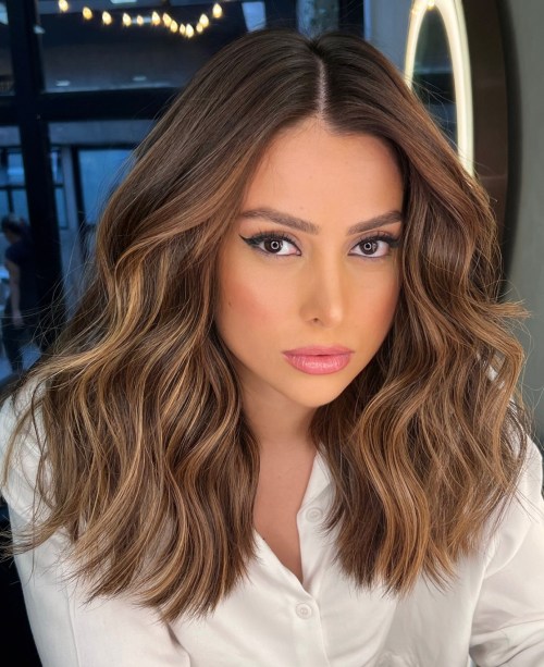 Shoulder Length Flared Cinamon Brown Hairstyle